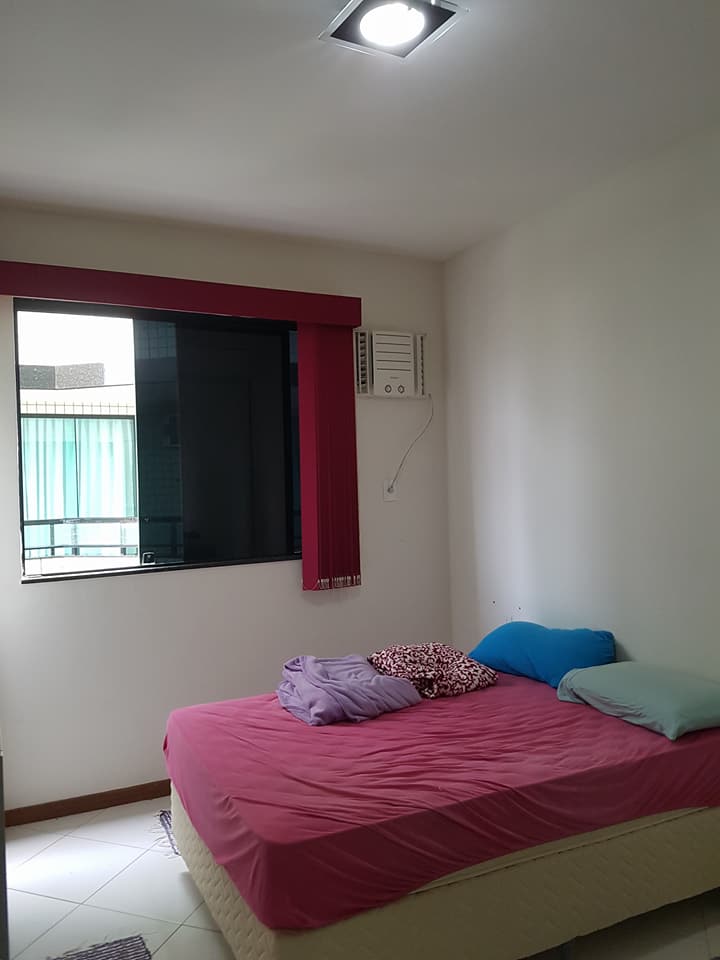 ด้านภายในของห้องของเรา
ห้องนอนห้องน้ำส่วนตัว
เตียงคู่ตู้เสื้อผ้า 2 ตู้ตู้หนึ่งมีกระจกมองเห็นขนาดใหญ่ทีวีและพัดลม
ห้องน้ำในตัวพร้อมฝักบัวน้ำร้อนและน้ำเย็นอ่างล้างหน้าและตู้เสื้อผ้าของตัวเองโถสุขภัณฑ์และกระจกขนาดใหญ่