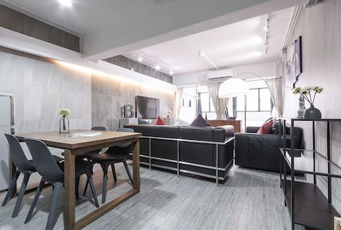 Premier Family Suite 2BR 8pax next to MTR TST K11