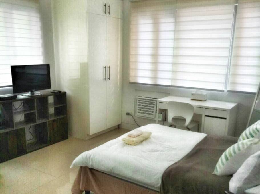 Cable TV & complimentary fast WiFi
