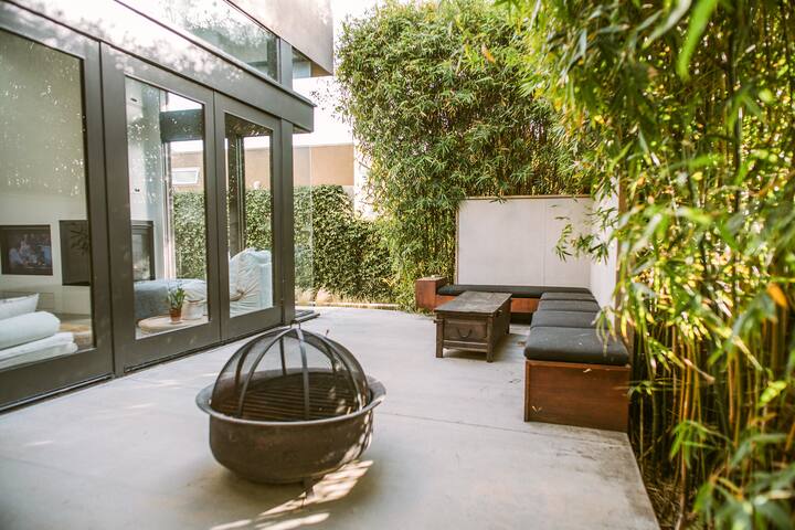 A Gorgeous Getty 2 Home -walk to the beach 30 day gallery image 3