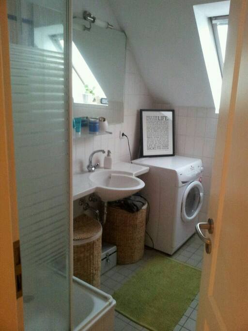 Badezimmer mit Dusche