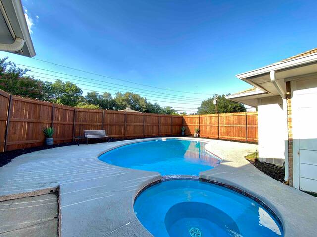 Vacation Home with Private Pool gallery image 5