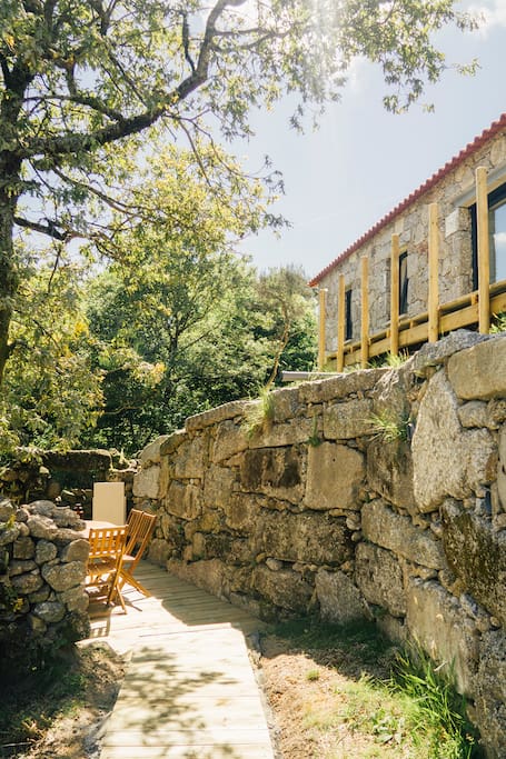 Exterior da casa e área de laser