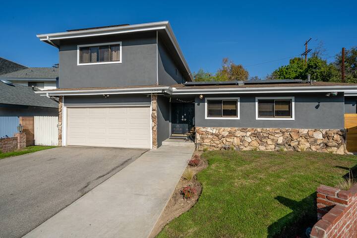 126 Chic Valley Village Home-Pool Near Universal gallery image 3