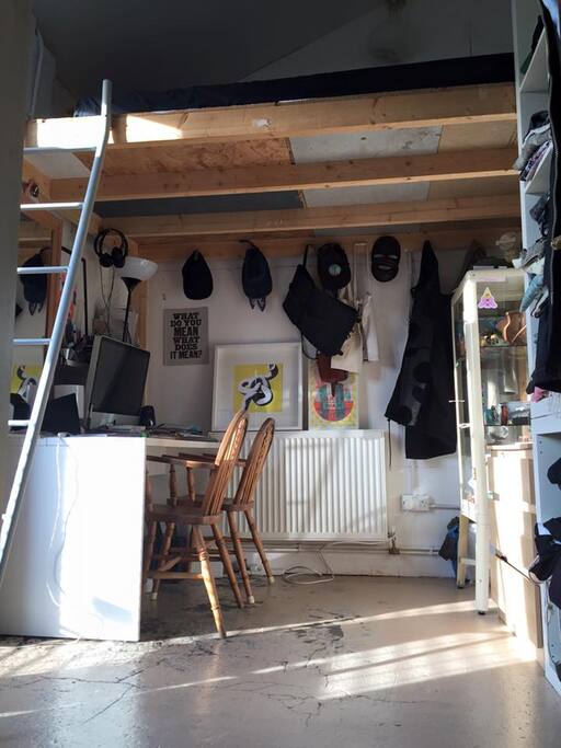 Internal desk, everything is now cleared.