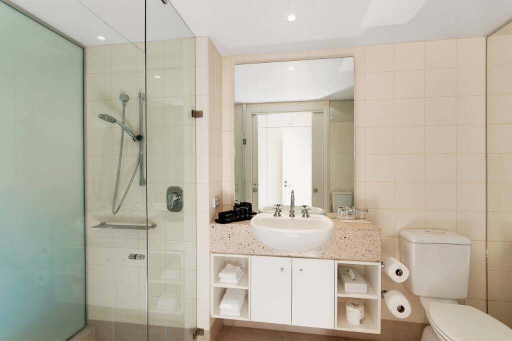 Large ensuite bathroom