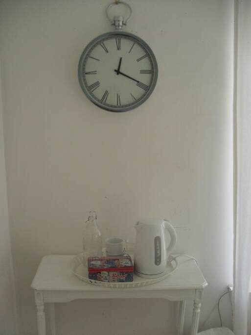 TEA&COFFEE BED 1