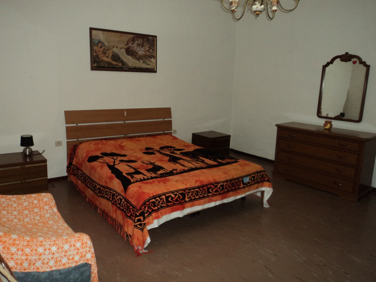 ორადგილიანი ნომერი კონდიციონერით