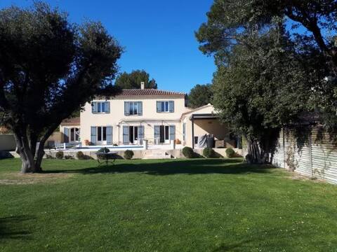 Quiet detached villa in the heart of Provence