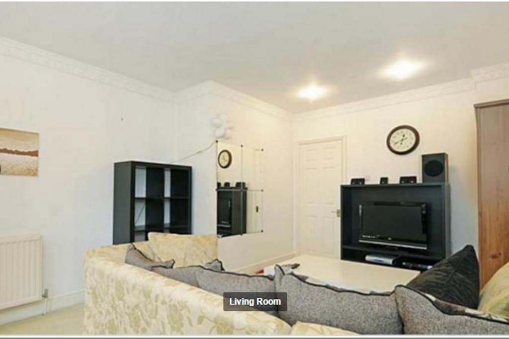 Spacious living room