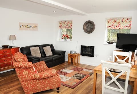 Popular Airbnb listing: Ty Bach Twt, Mynydd Nefyn in Gwynedd