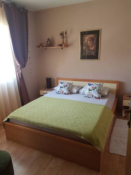 Queen Size Bed in Bedroom