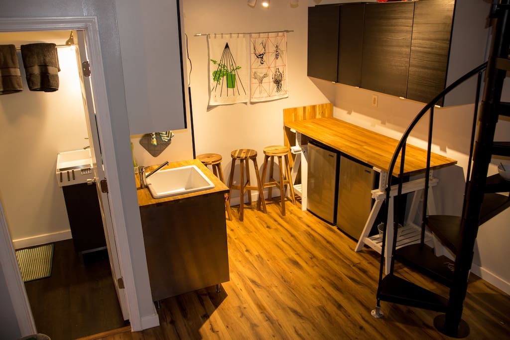 Manhattan chic in the midst of nature. A fully equipped kitchen, two small fridges, convection oven, two hot plates to cook on and plenty of storage for pantry items.
