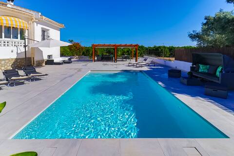 Private pool, Villa Tangstad in Doña Pepa.