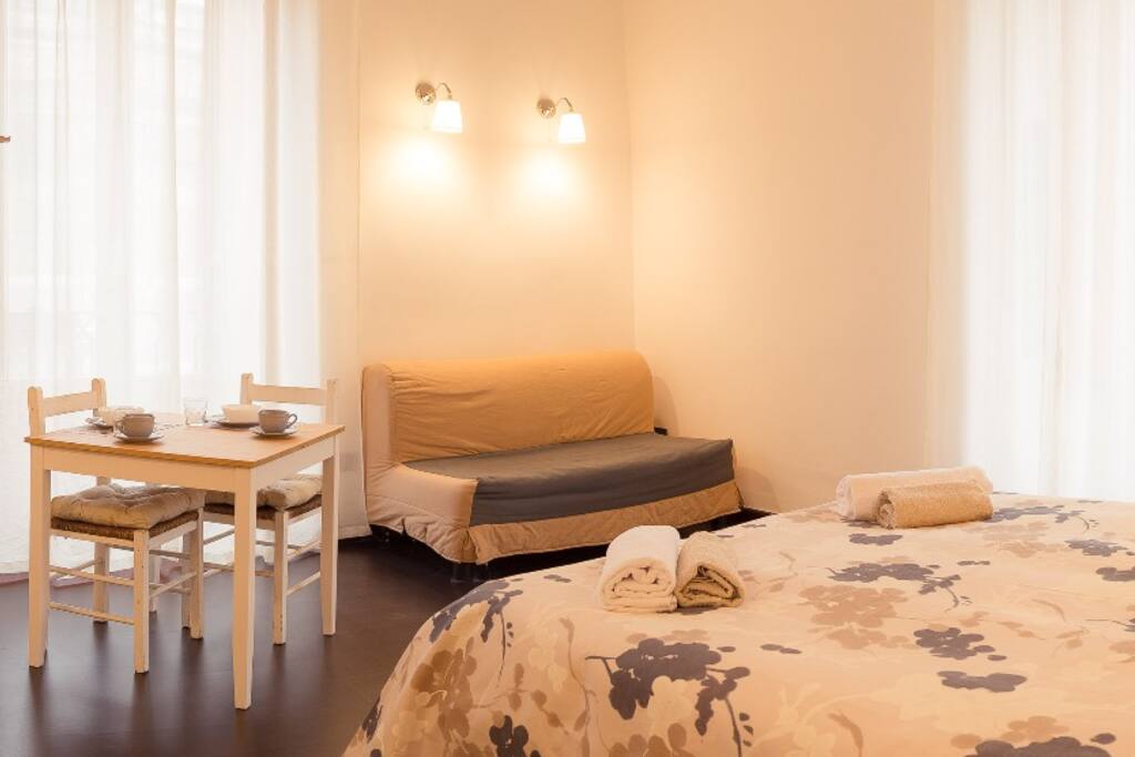 camera da letto, divano letto, tavolo colazioni