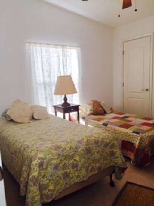 Second bedroom twin beds