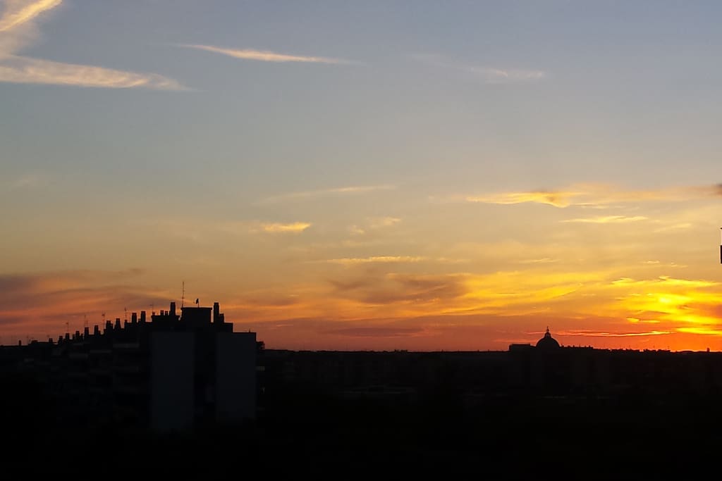Tramonto romano dal terrazzino di casa/Sunset from small home's terrace