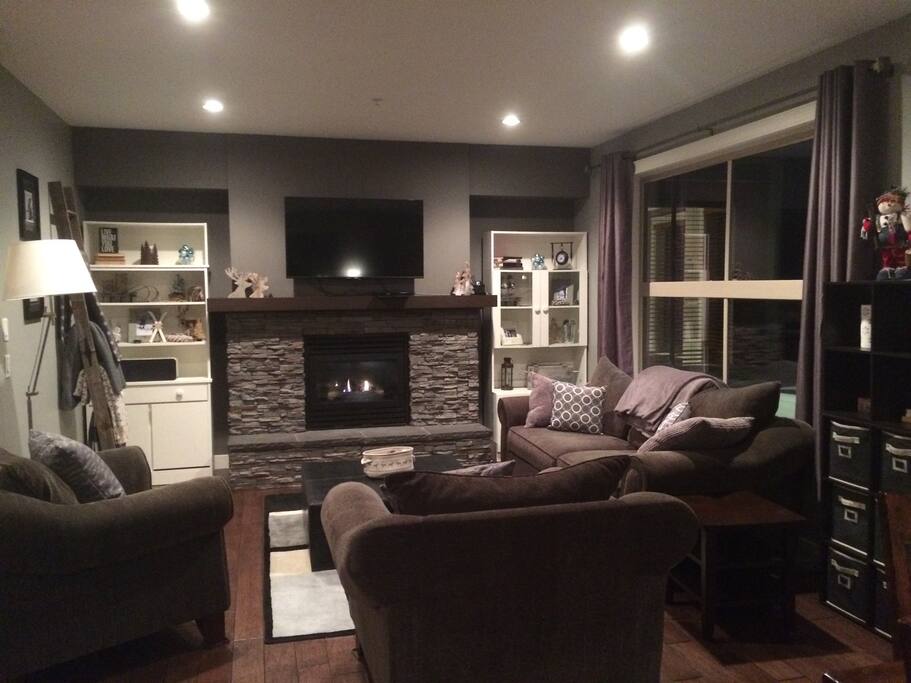 Living room with cozy winter decor.