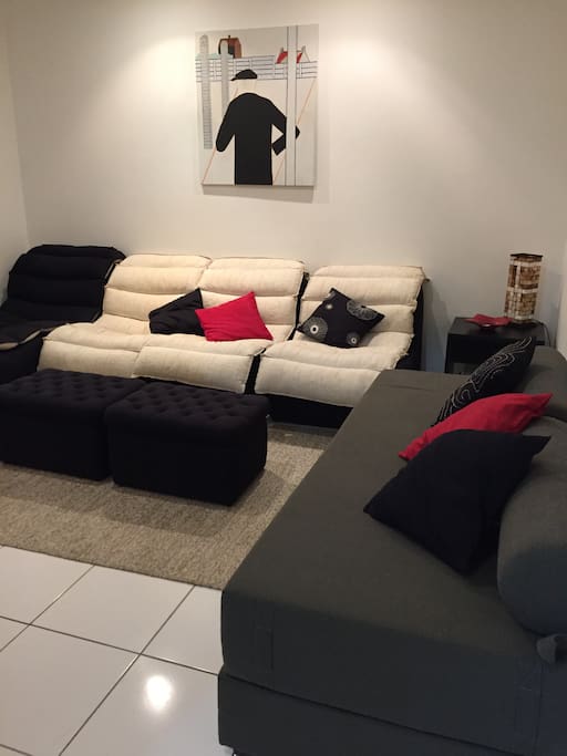 sala de estar com sofá-cama