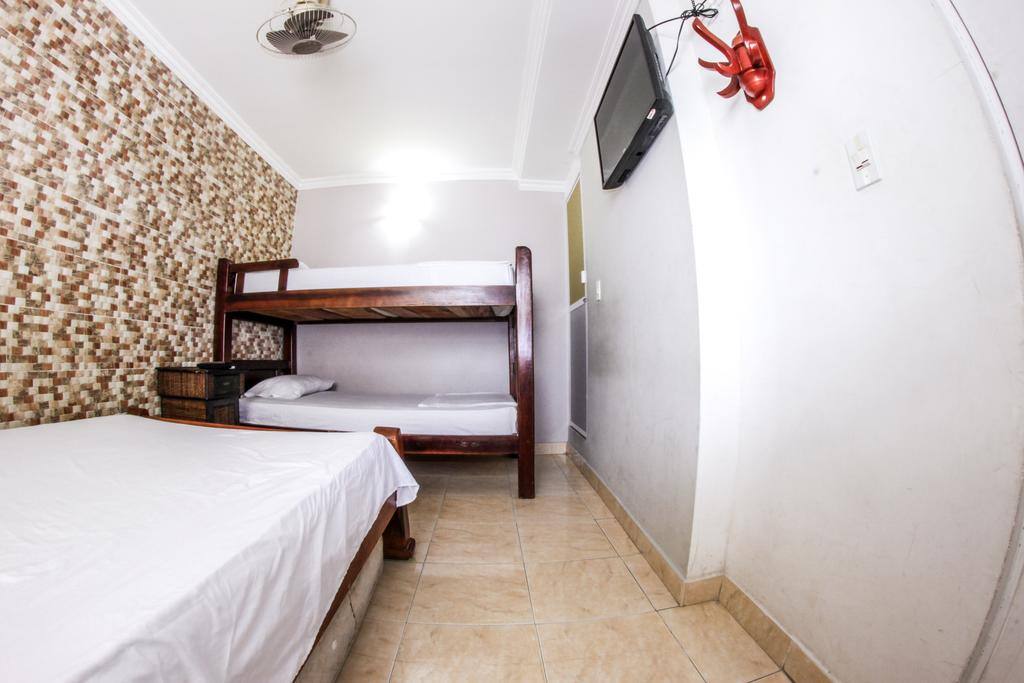 1 Cama doble con 1 cama auxiliar y 1 camarote