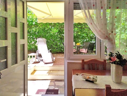 Apartment Ivana, near beach, garden+free parking