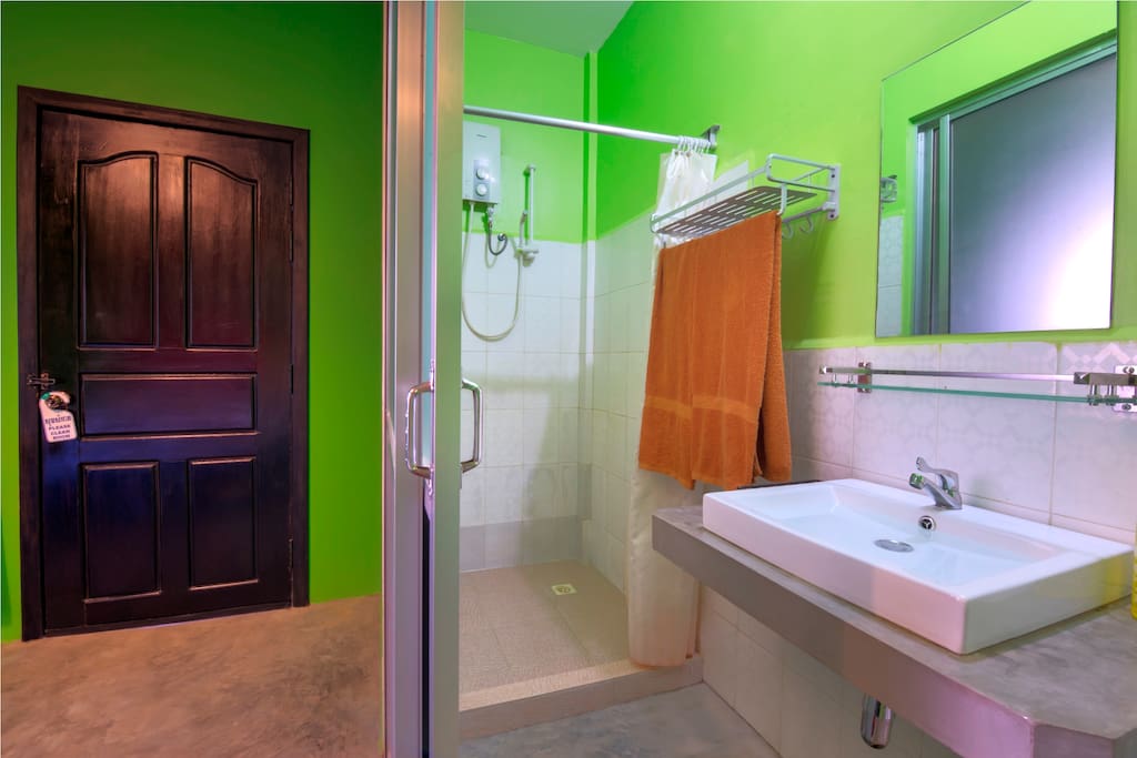 Deluxe Room- Bathroom