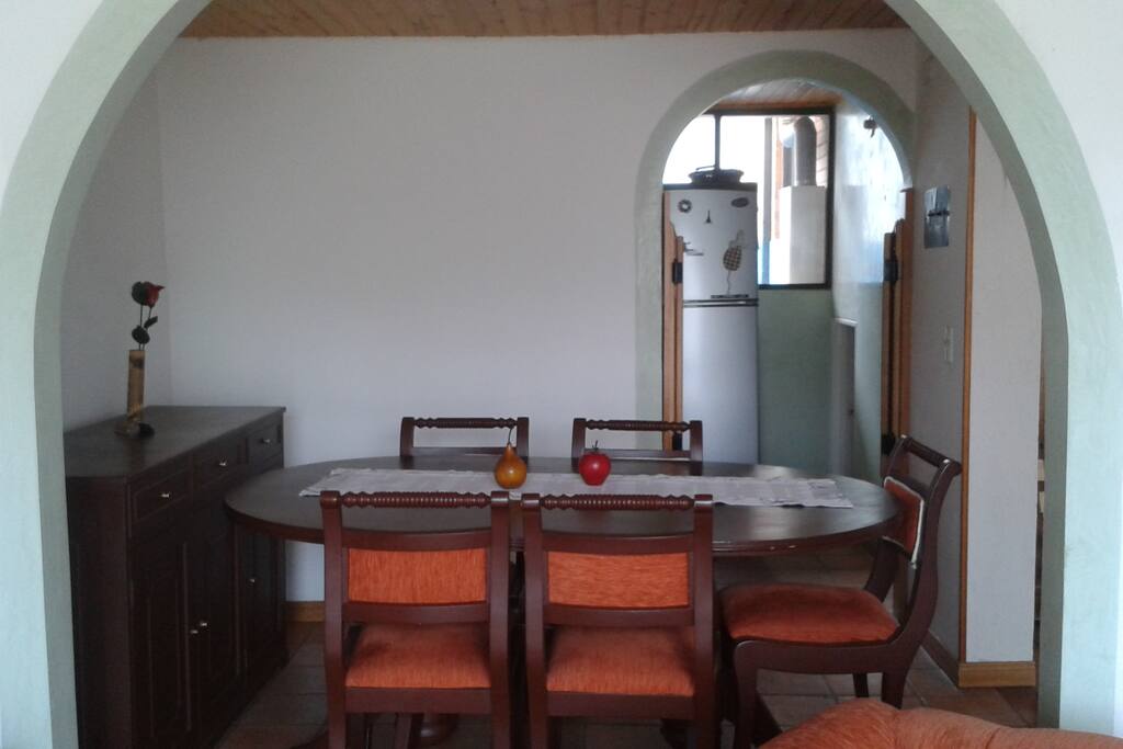 Comedor y al fondo cocina