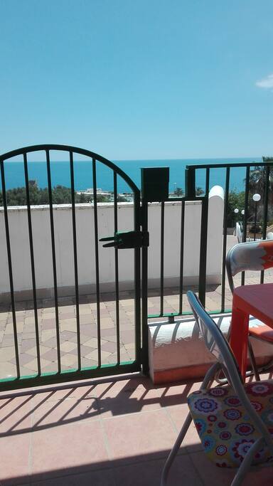 Ingresso e vista mare