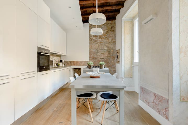 Charming Historic Apartment near the Spanish Steps