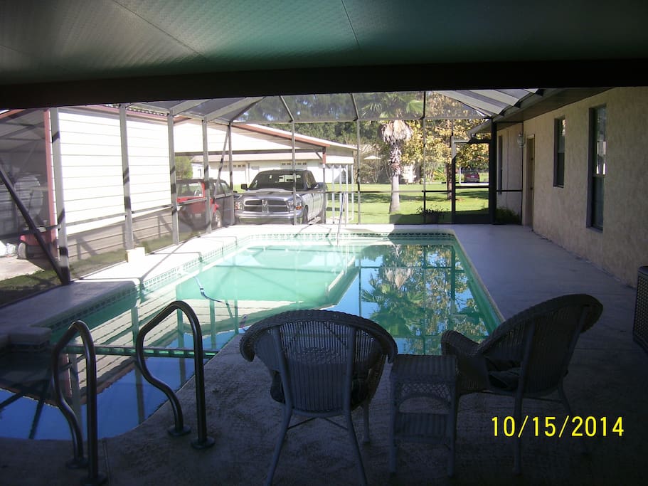 POOL AND HOT TUB
APARTMENT AND GARAGE GOES WITH APARTMENT.