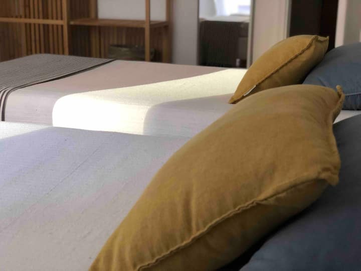 Chambre « Eloise » au premier étage
Deux lits simples ou 1 lit double...