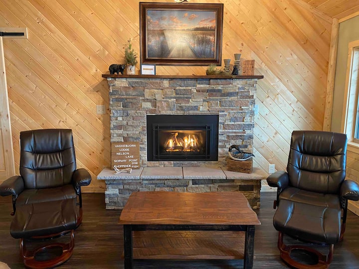 Vaskebjorn Lodge Beautiful Lakefront Home - Hayward, WI