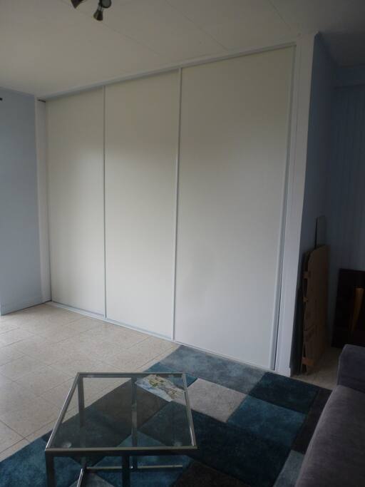 La kitchenette cachée dans son placard