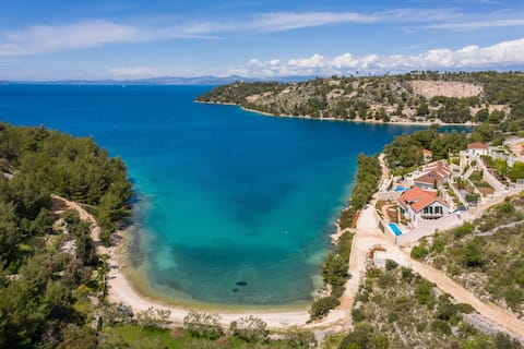 Sunset Bliss, 5 Stars Luxury, Heated Pool+Jacuzzi