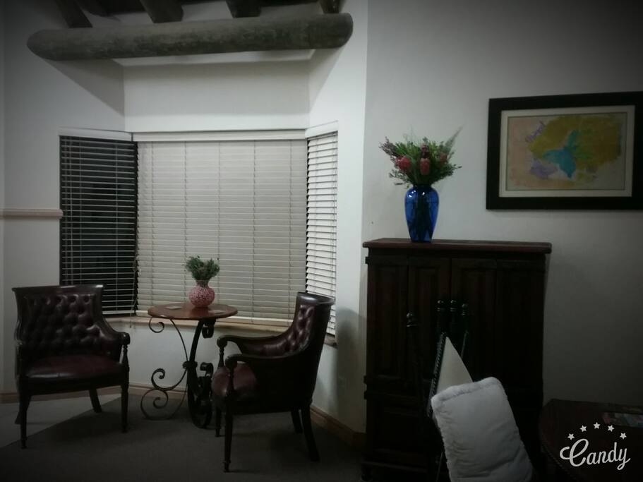 Space to relax and enjoy coffee or snacks