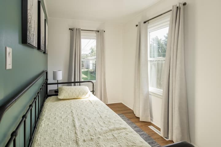 La deuxième chambre dispose d'un lit double et de deux lits gigognes.