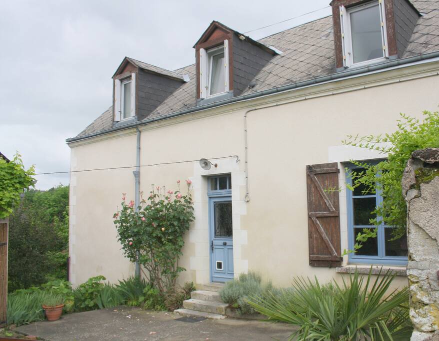 façade avec jardin sur le coté