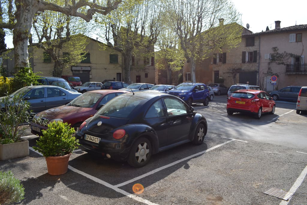 Parking public et gratuit sur place