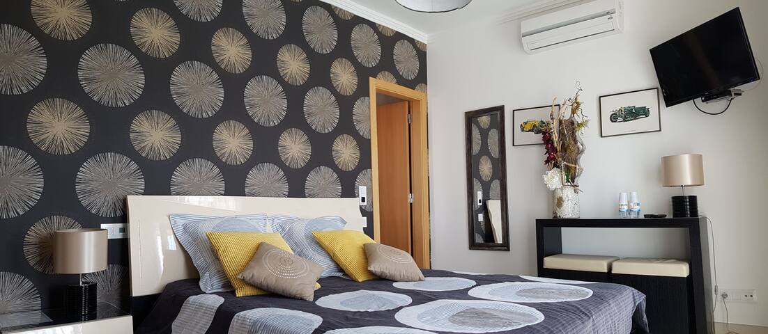 Bedroom suite (shower + wc) swimming pool