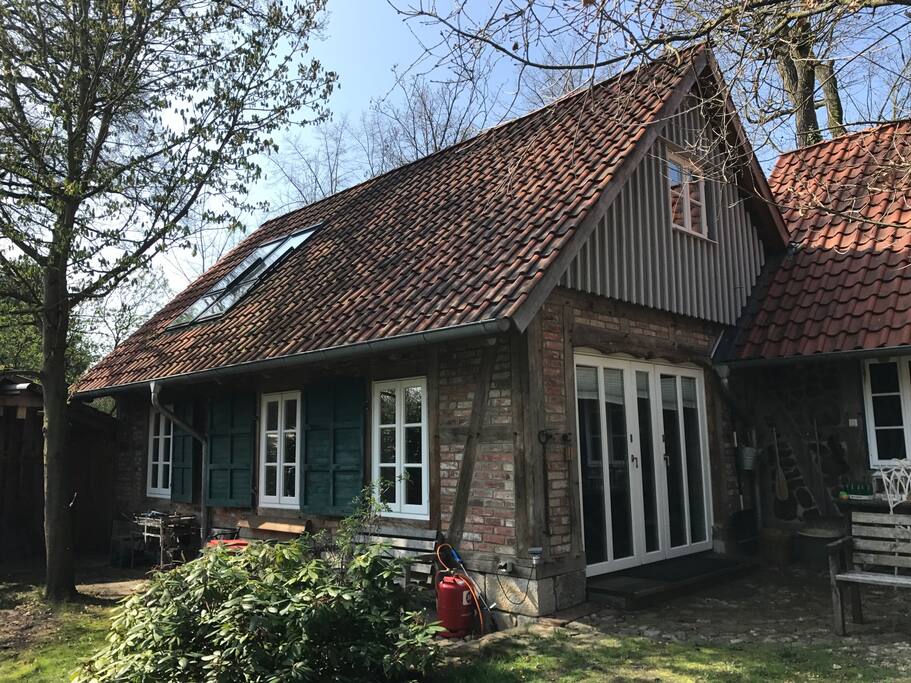 Das ganze kleine Fachwerkhaus wird vermietet