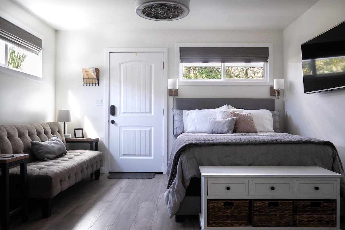 Поглед кон влезната врата одвнатре