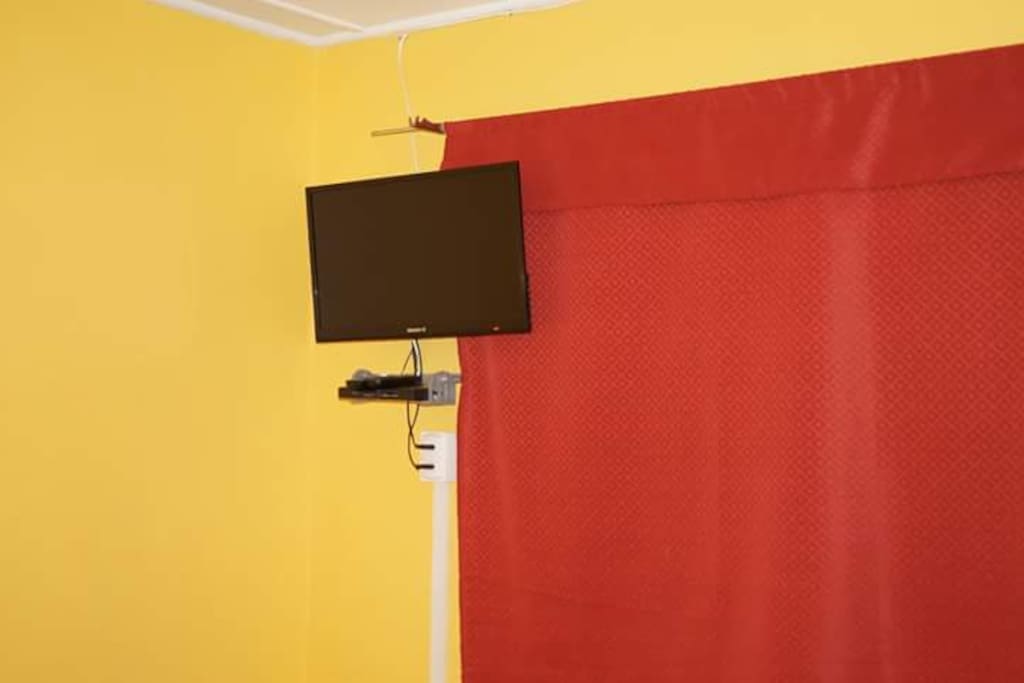 habitacion con tv cable