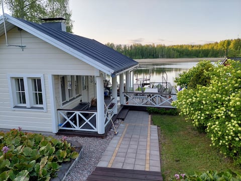 Romantic lakeside sauna with a kitchen-living room