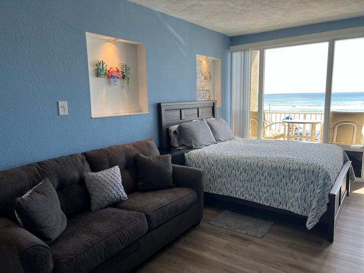 Studio yenye kitanda aina ya Queen na Kitanda cha Sofa Mbili