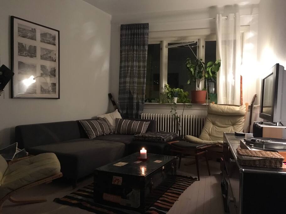 Large cosy living room/ lounge with entertainment area. Facing quiet street. Listen to music or a choice between 40 tv channels or connect your laptop to the tv unit. Modern design classic furniture.