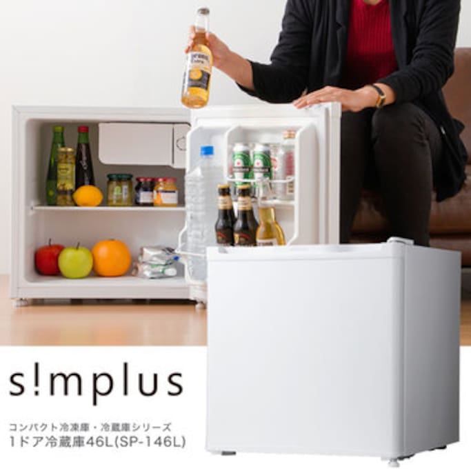 ペットボトル余裕。製氷機も付いている。