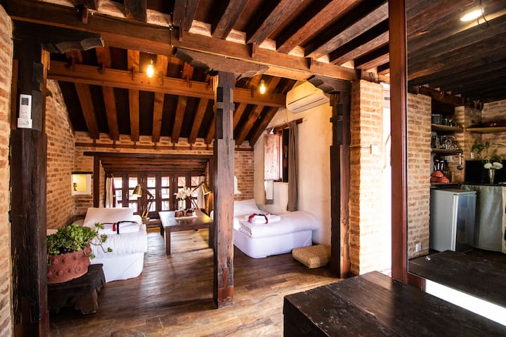 Roof terrace studio - beautiful Newari House Patan