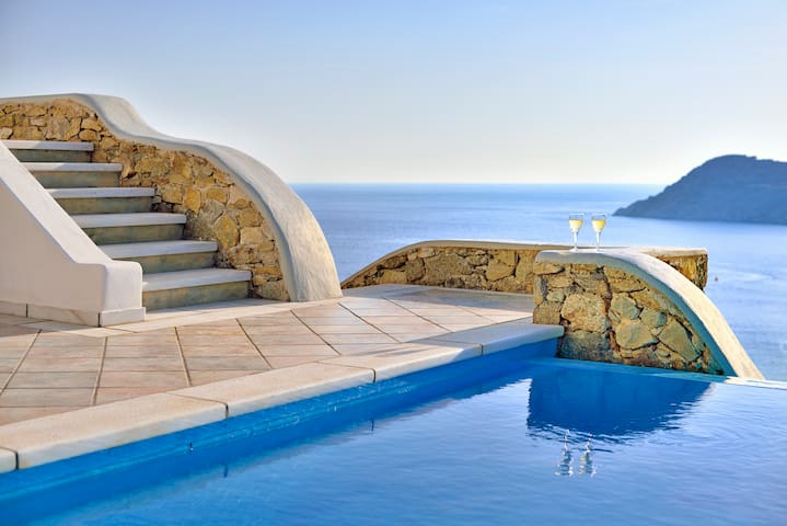 Mykonian Dianthus Four-Bedroom Villa gallery image 2