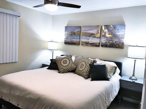 *Heart of Fairfield:2b/1.5b-king bed & Wifi #103