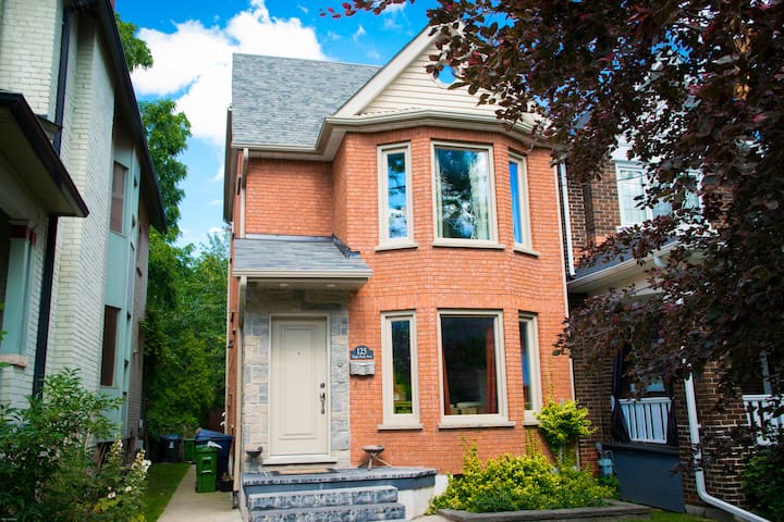 Spacious High Park House w/ Backyard + Parking